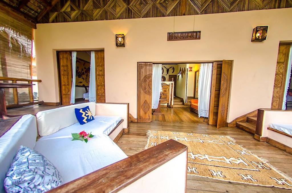 Le Zahir Lodge Ambatoloaka  Exterior photo